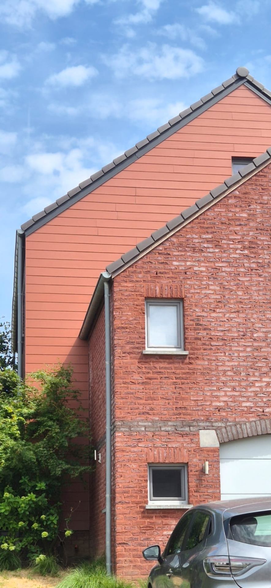 Rénovation de toiture à Ottignies-Louvain-la-Neuve par Dila Bati — Bardage de pignon en complément de la toiture